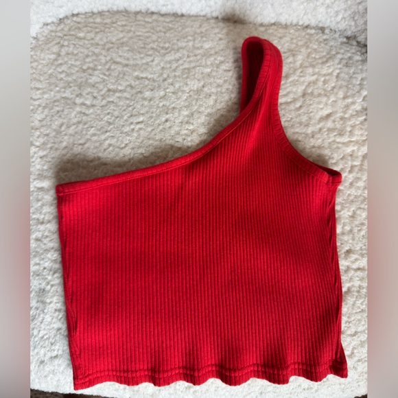 Red One-Shoulder Ribbed Top - Picture 2 of 2